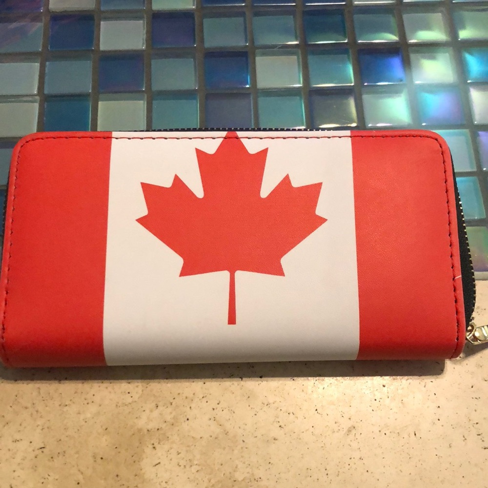 Sol Los Angeles Canadian leaf zipper wallet